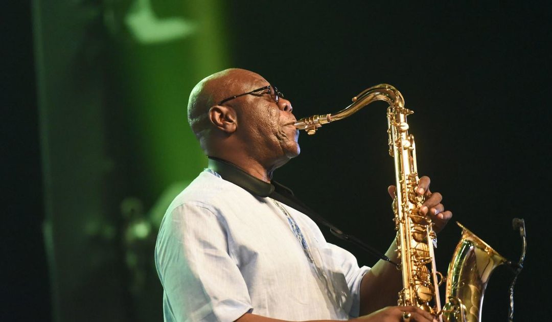 Légende de l’afro-jazz, le saxophoniste Manu Dibango est mort des suites du Covid-19